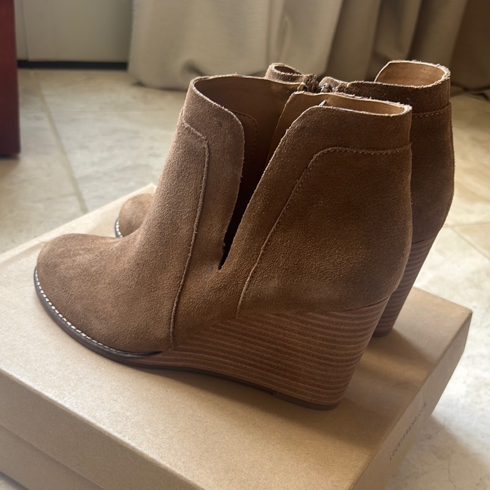 Lucky Brand Yabba Tan Oiled Suede Ankle Wedge Bootie Size 10
